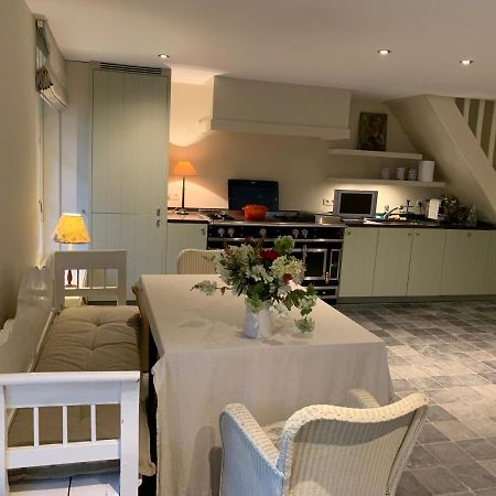 Schilde Cottage - voor als u er even uit wil, gaat renoveren, verhuizen of als tijdelijke home office Buitenkant foto