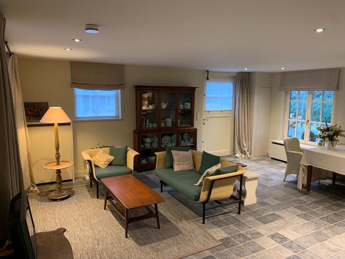 Schilde Cottage - voor als u er even uit wil, gaat renoveren, verhuizen of als tijdelijke home office Buitenkant foto
